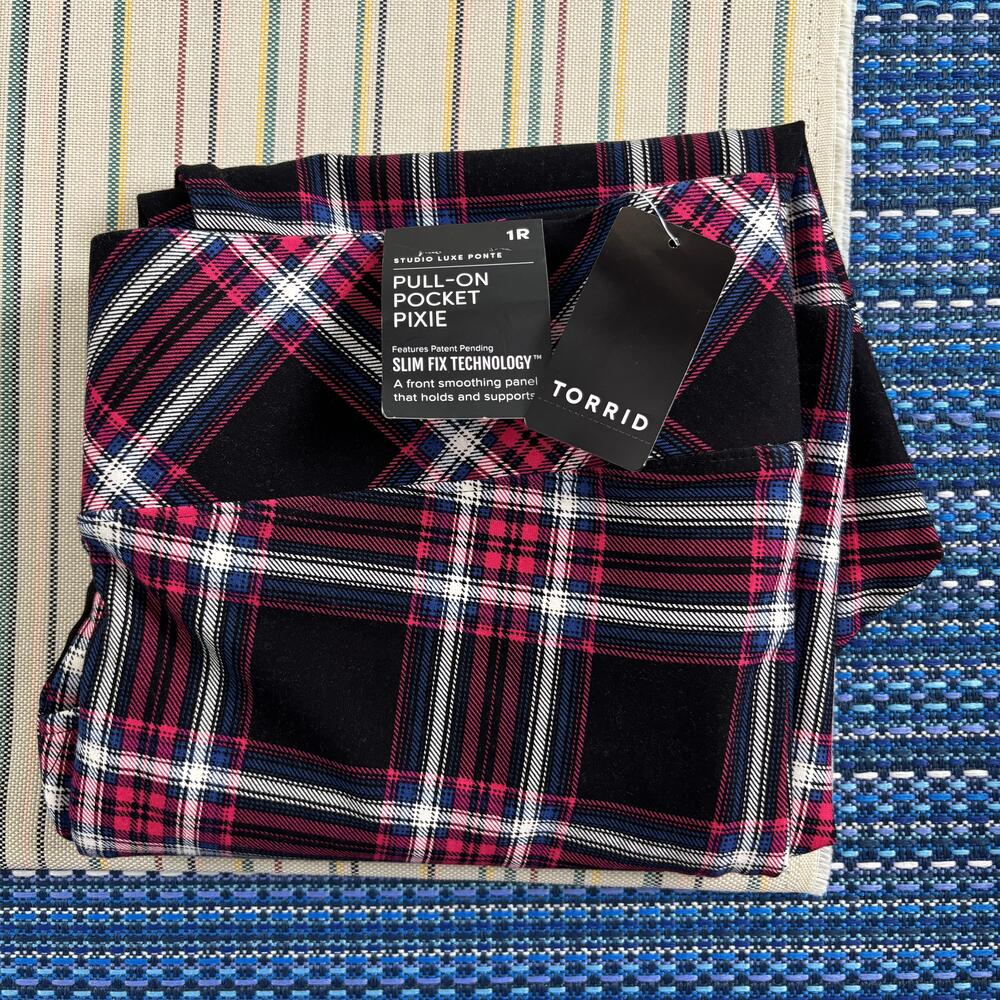 NEW Torrid Pants Womens 1 Regular Black Plaid Pull-On Pocket Pixie Ponte Skinny